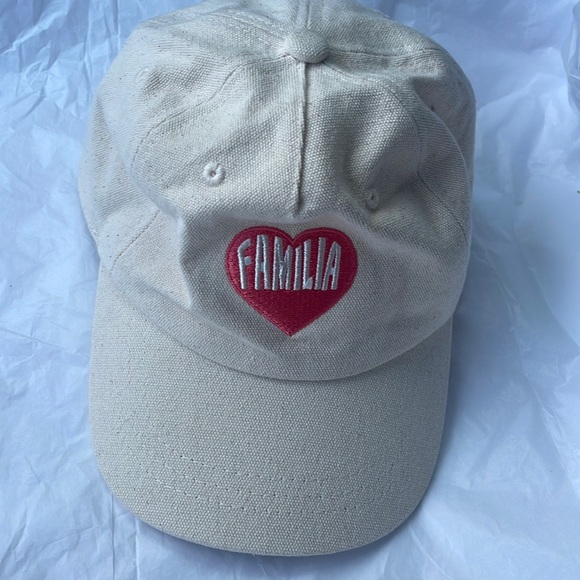 Target Accessories - Canvas ball cap with embroidered Familia pink heart